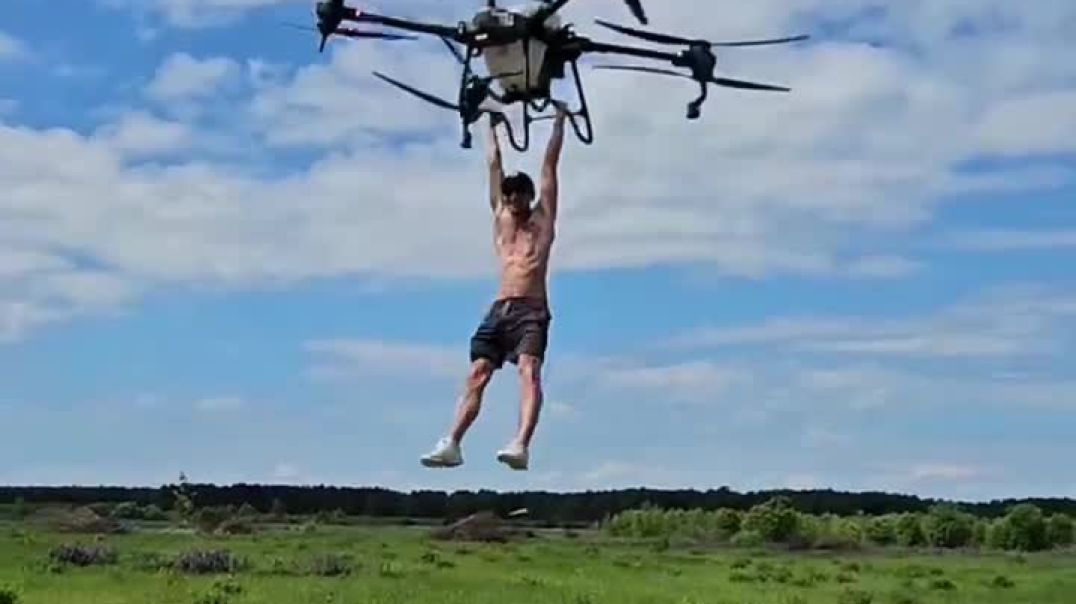 🚁 Полет На Высоте: Поднятие Человека с Помощью Сельскохозяйственного Дронa! 👨🚀✨ #дроны #бпла #fpv