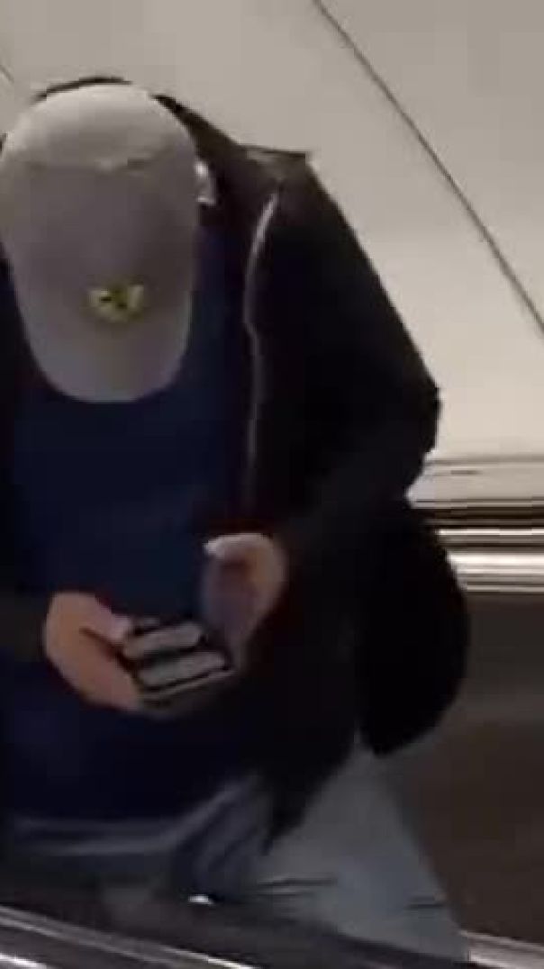 Как не заскучать в метро! 😁😁😁