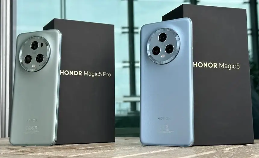 Внешне отличить HONOR Magic5 Pro от стандартного Magic5 можно разве что по надписям 100x и 50x (значения предельного уровня зума основной камеры) на задней крышке