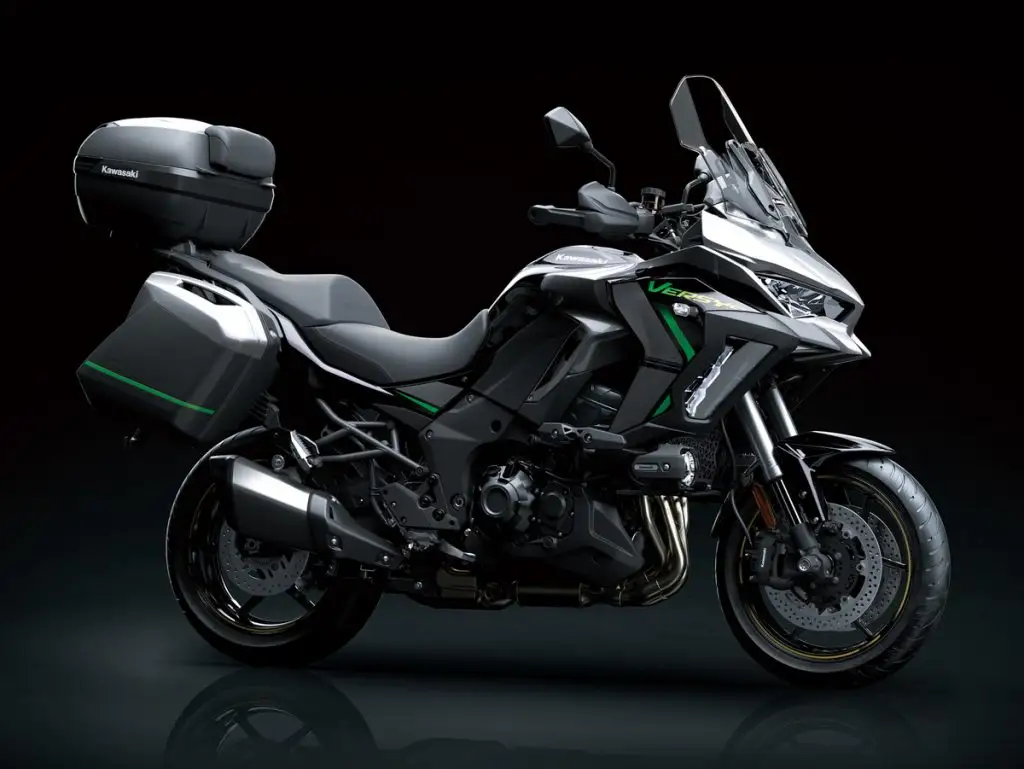 Новый Kawasaki Versys: мощнее, комфортнее и с технологическими инновациями!