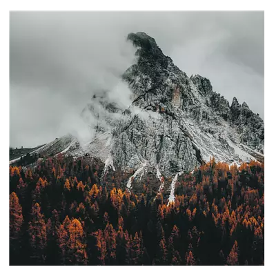 Фото на холсте горный пик в облаках, размера 60x60