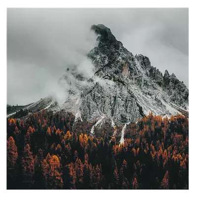 Фото на холсте горный пик в облаках, размера 80x80