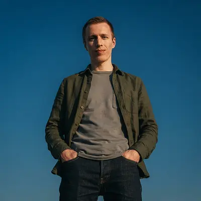 Портрет под синим небом