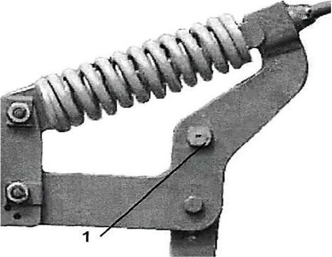 Пружинный предохранитель. Культиватор с пружинными предохранителями. Пружина предохранителя. Cz27 пружина предохранителя.