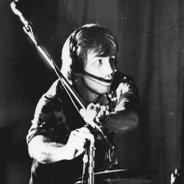 Че петь после олькагол. В каком году начала петь. В каком году начала петь. Частный ансамбль в хоре простыми словами. День рождения высоцкого.