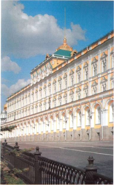 Кремлевская жизнь. Большой Кремлевский дворец фасад. Большой Кремлевский дворец фасад модель. Повседневная жизнь Кремля при президентах 2005. Школа номер 1 Москва при Кремле.