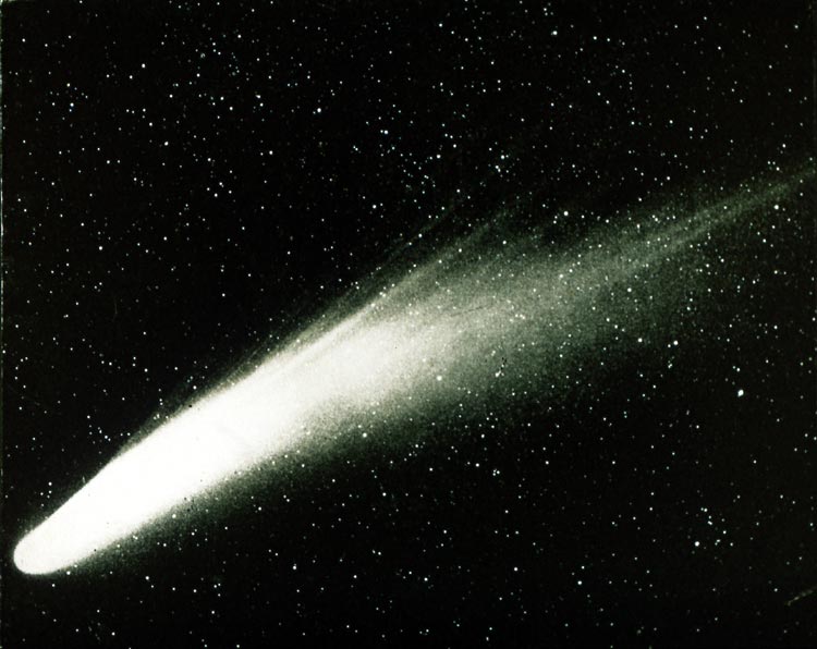 Почему у кометы хвост. Комета Беннета. Комета Морхауза. Циннера Комета.
