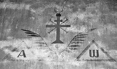 Крест над кроватью католички