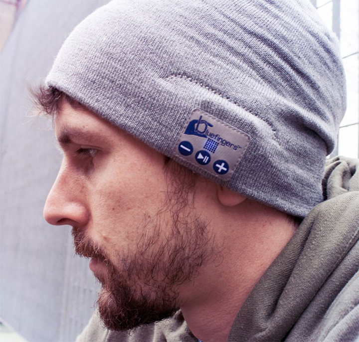 Зимняя шапка со встроенной Bluetooth-гарнитурой Николай Маслухин .