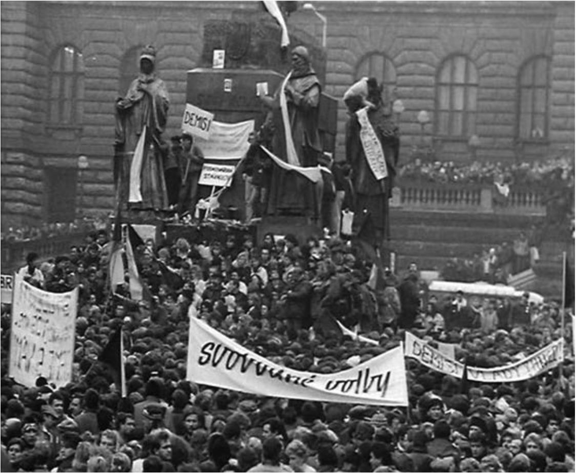 Во второй половине 1980 х. Бархатная революция в Чехословакии в 1989. Бархатные революции 1989-1990 гг в Восточной Европе. Бархатные революции в Восточной Европе в конце 20 века. Чехословакия 1980 бархатная революция.