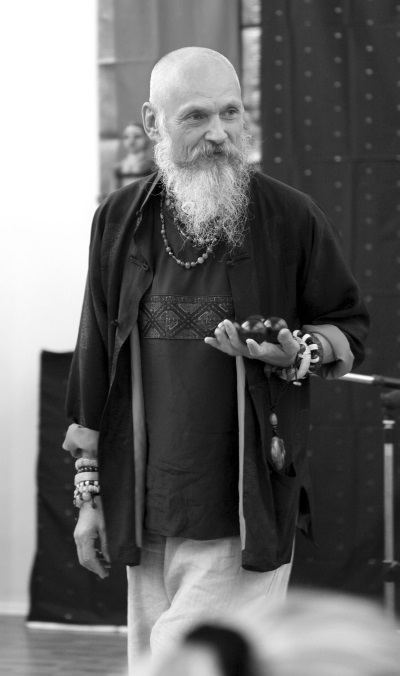 Об авторе . Мудрость правителя на пути долголетия. Теория и практика ...