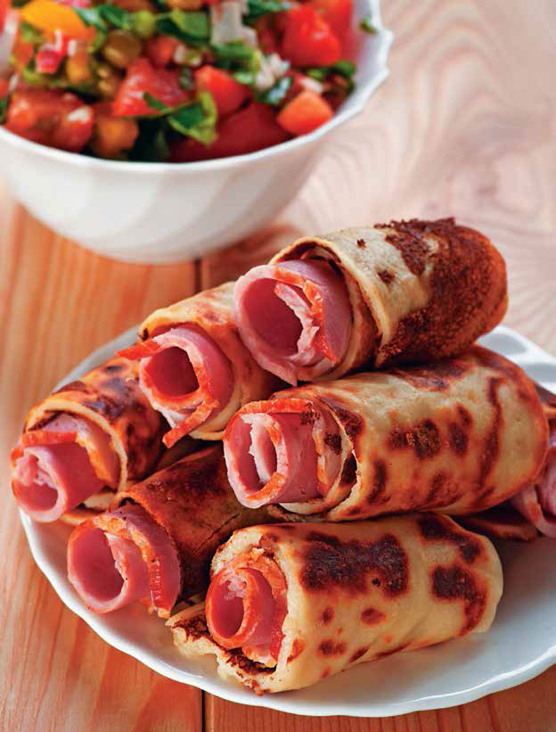 Блины с сосисками. Сосиска в блине. Traditional Australian sausage Rolls. Meat Roll.