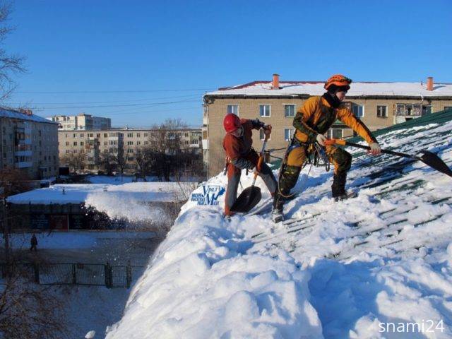 Чистка крыш, уборка снега