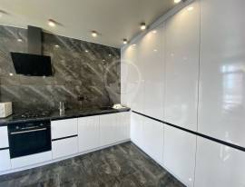 Продается 3-к квартира, 7/17 эт., 1-й Бульварный проезд, д. 2, Квартиры, На продажу