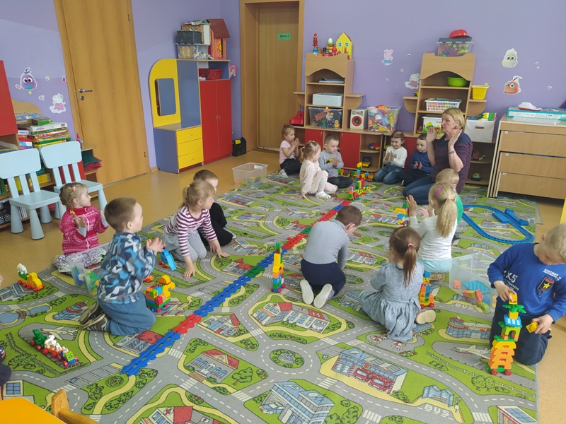 ЛЕГО – поезда. Младшая группа