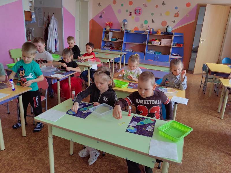 Аппликация "Космическая ракета". Старшая группа