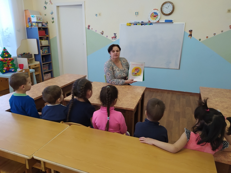 Беседа по ПДД "Правила поведения на улице". Средняя группа