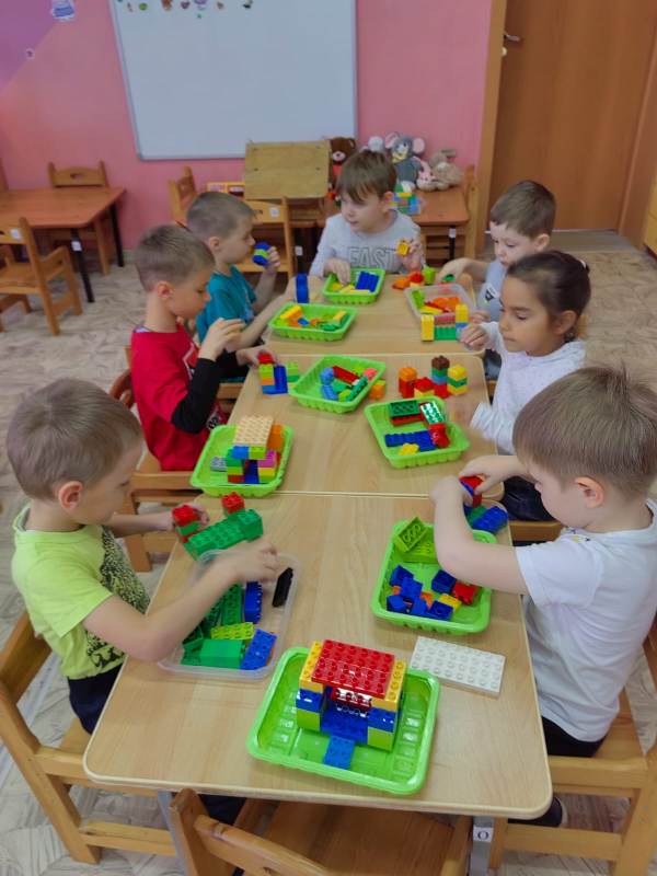 ЛЕГО – кормушка