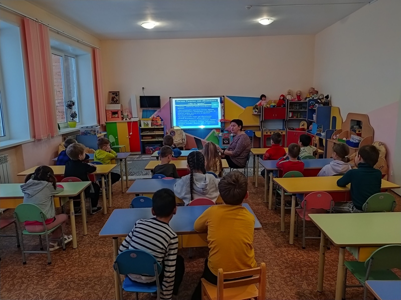 Презентацию на тему: "Осторожно гололёд!"