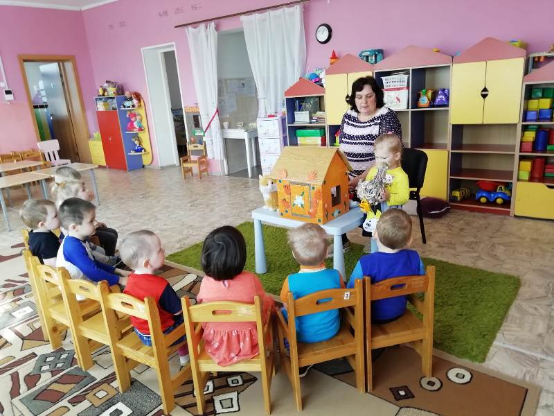 Инсценировка потешки "Кошкин дом". 1 младшая группа