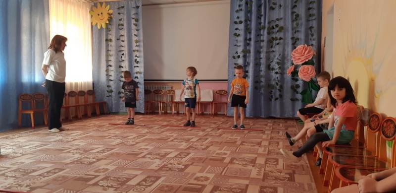 Физкультурный досуг "Мы будущие спортсмены". Средняя группа