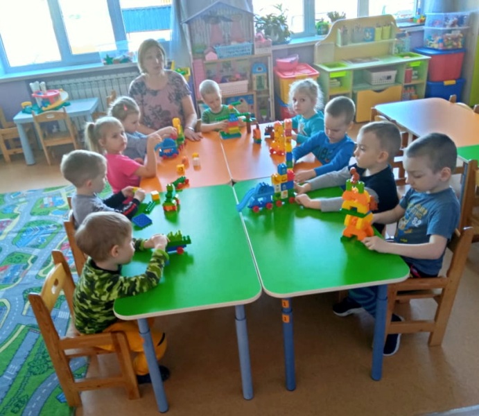 ЛЕГО – грузовичок. Младшая группа