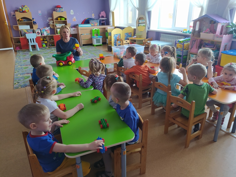 LEGO  – грузовик. Вторая младшая группа