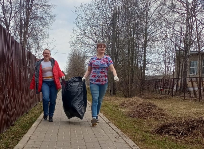 Субботник по благоустройству территории детского сада