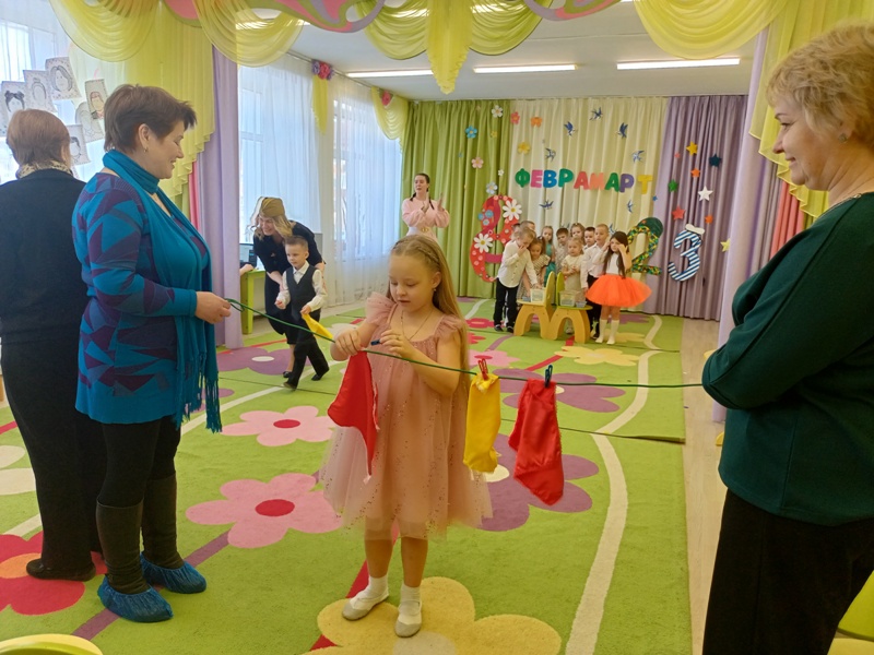 Праздник "Феврамарт"
