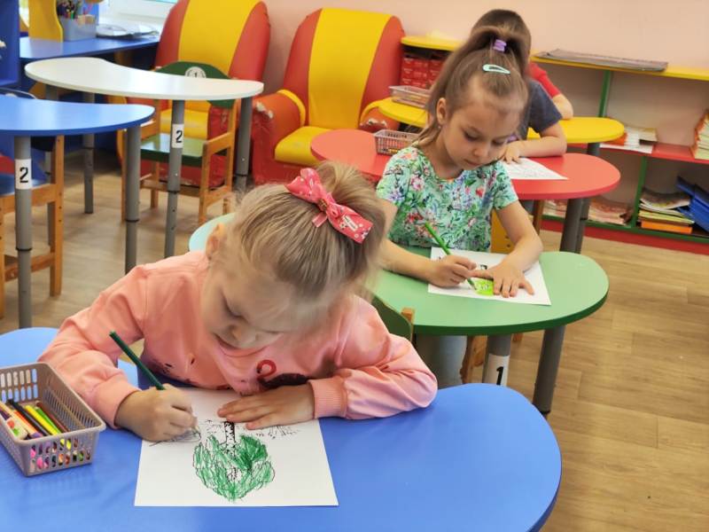 Тематический день, посвящённый "Дню русской берёзки", в старшей группе "Сказка"