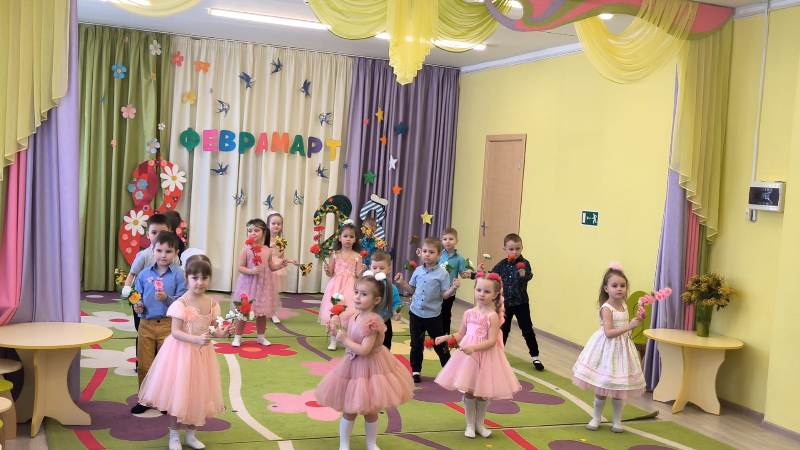 Праздничный концерт в средней группе "Дельфинчики"