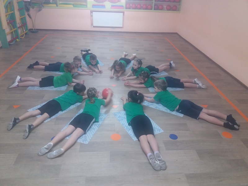 Спортивный досуг "В стране Здоровячков"