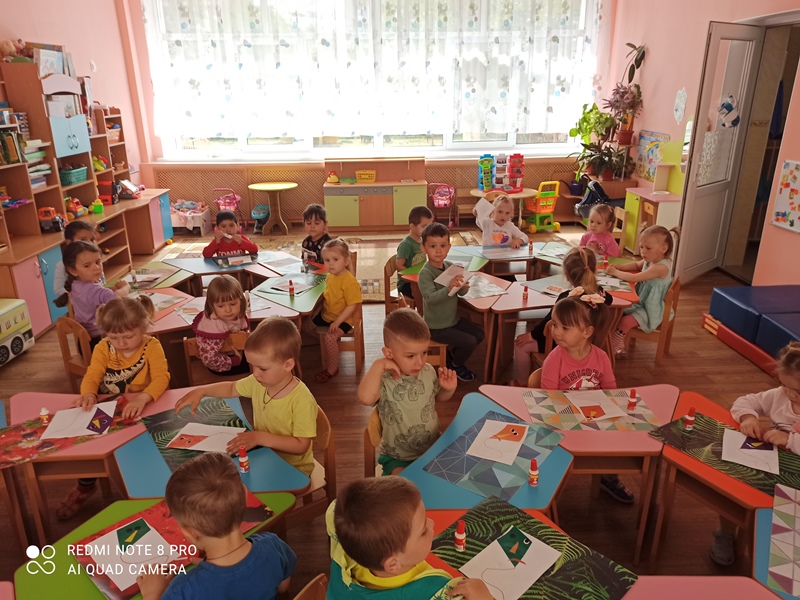 Аппликация "Украсили воздушного змея"