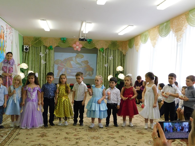 8 марта Затейники