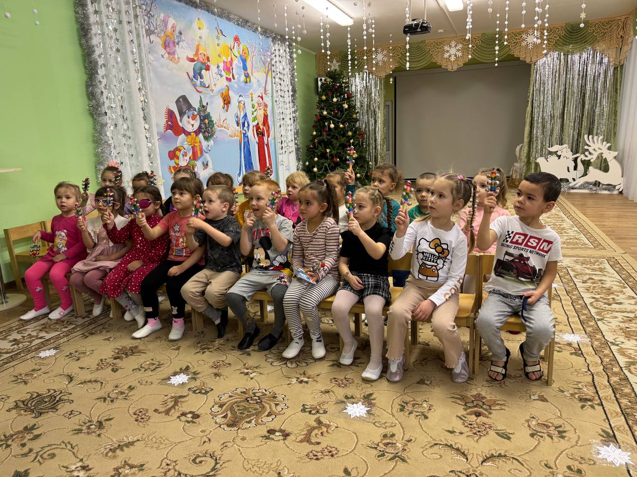 Прощание с новогодней елочкой