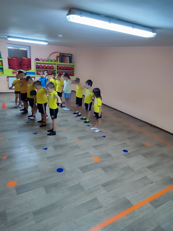 Спортивный досуг "Осенние старты"