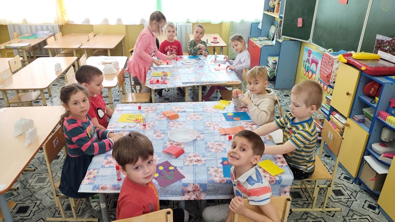 Аппликация "Цветы в вазе" в группе "Колокольчик"