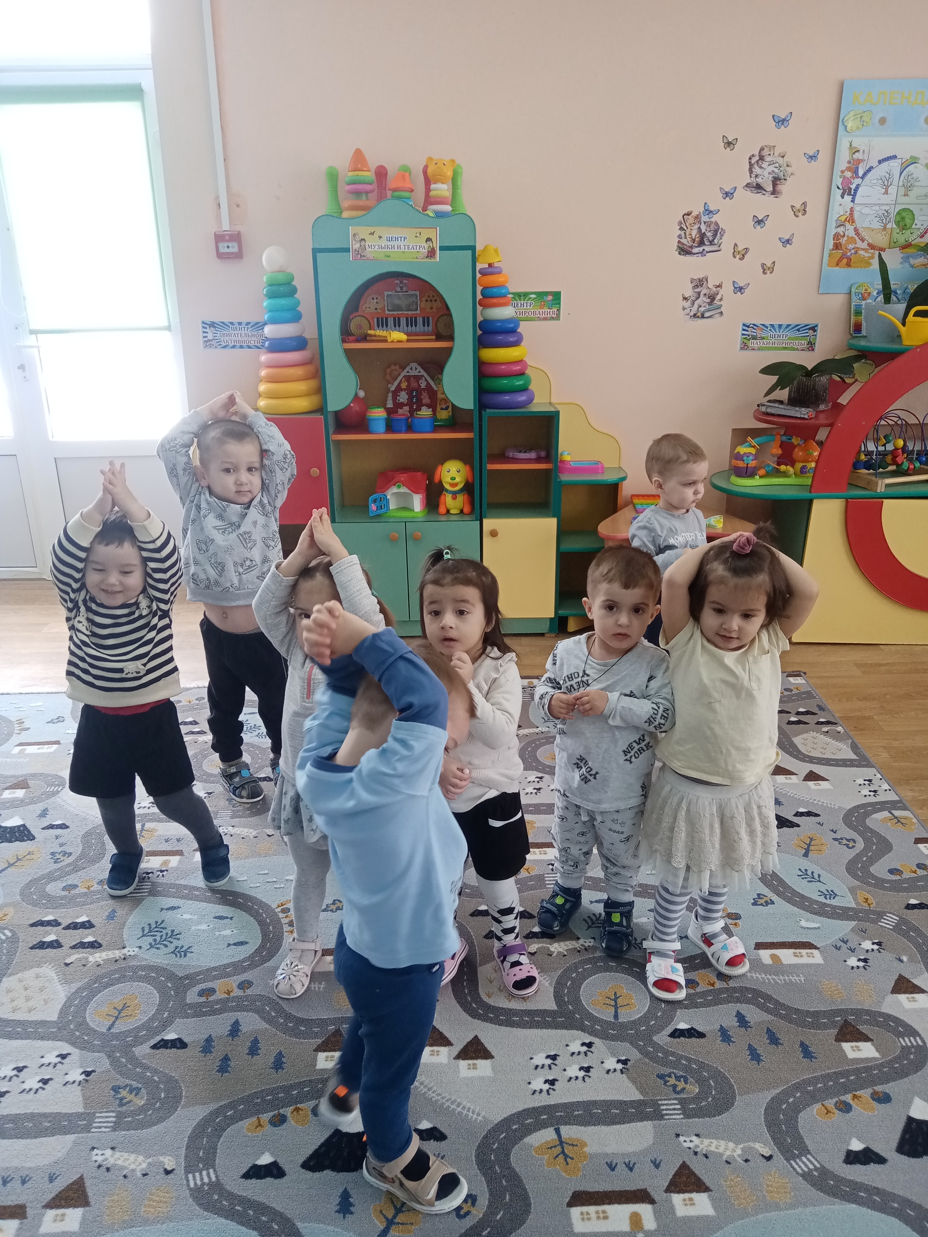 16 марта отмечается День цветных карандашей.