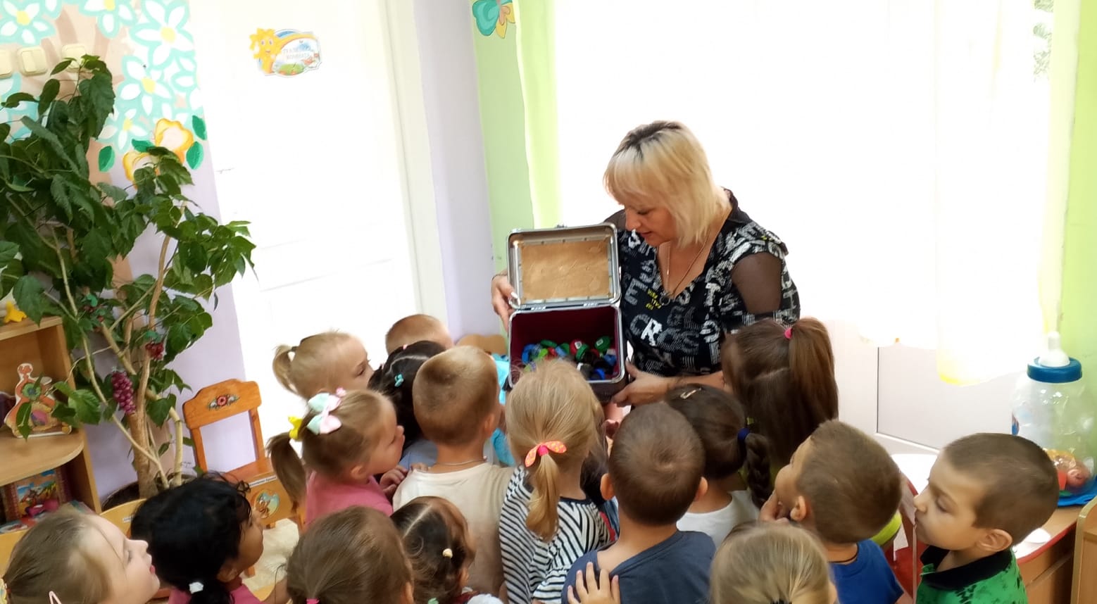 В группе "Солнышко" прошел день дидактических игр с крышечками.