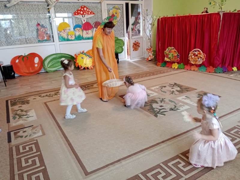 Осенний праздник в гр. "Лесовичок"