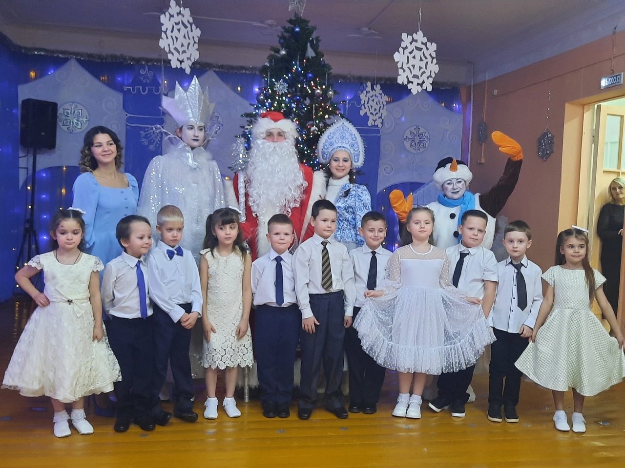 Новогодний утренник у ребят подготовительной группы "Почемучки"