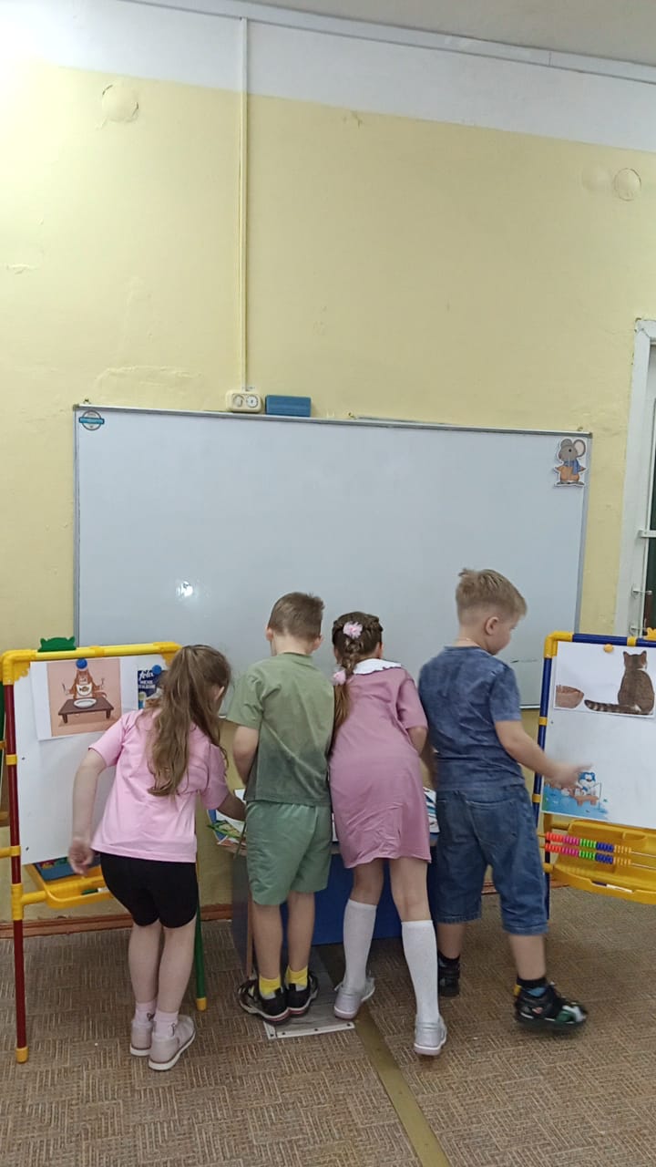 «Пушистая радость» - встреча детей подготовительных к школе групп в экологическом театре.