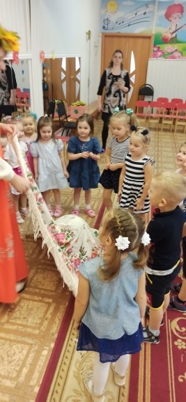 "Осень! Осень, в гости просим!" - развлечение в средней группе