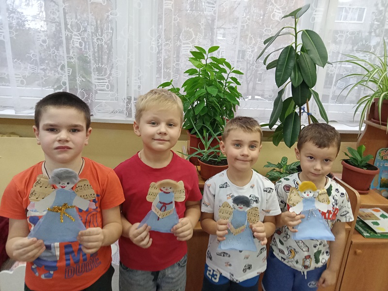 «Мой ангел – мама» (выставка детского творчества)