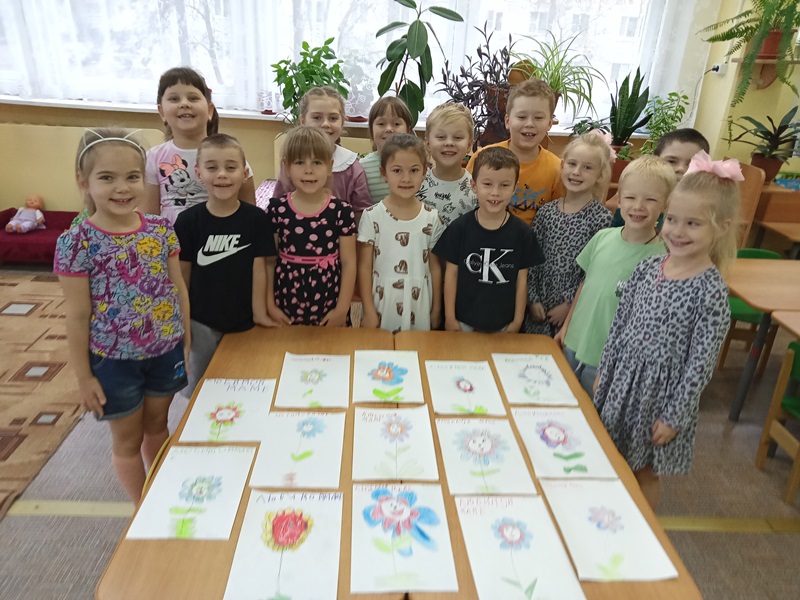 «Мой ангел – мама» (выставка детского творчества)