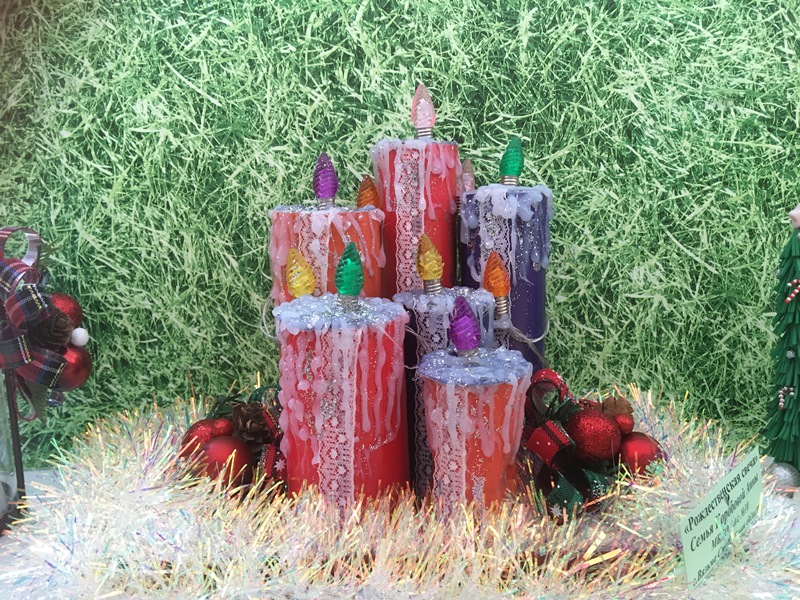 «Рождественская свеча» - выставка совместного творчества детей и родителей