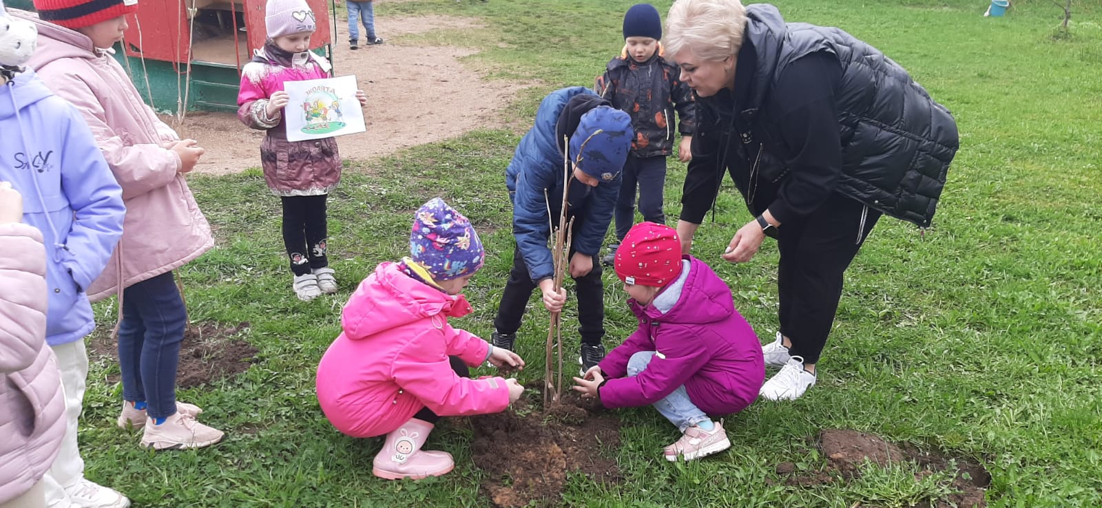 «Аллея гортензий»: подарок детскому саду от эколят – дошколят