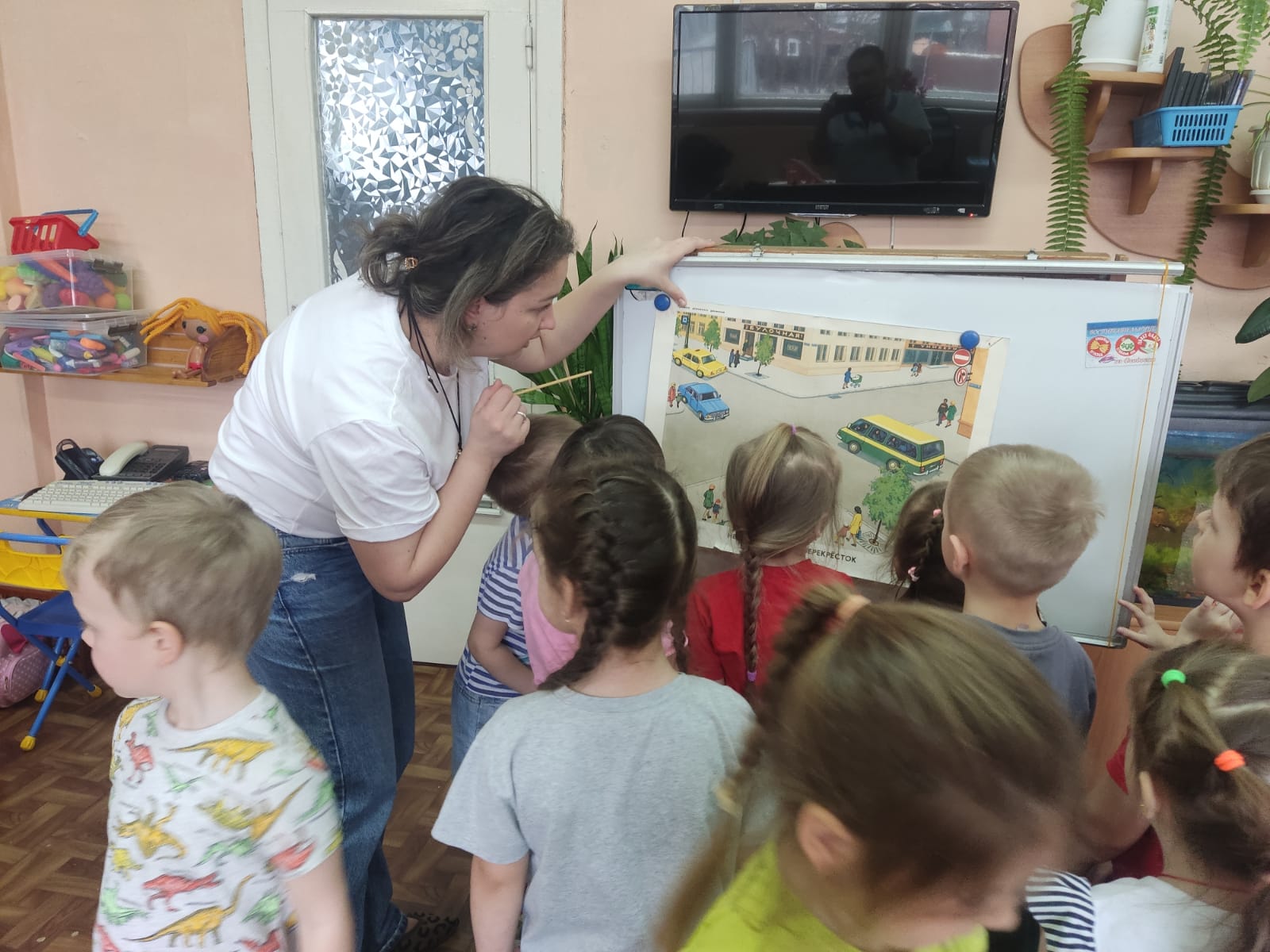 Делали ребятам предостережение: «Выучите срочно правила движения!»