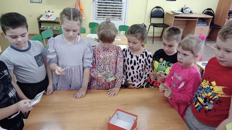 «Откуда берутся деньги?» – занятие в подготовительной группе №11. Продолжается неделя финансовой грамотности для дошкольников.