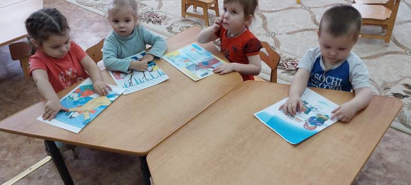 Малышам об осторожности на скользком льду Малышам об осторожности на скользком льду